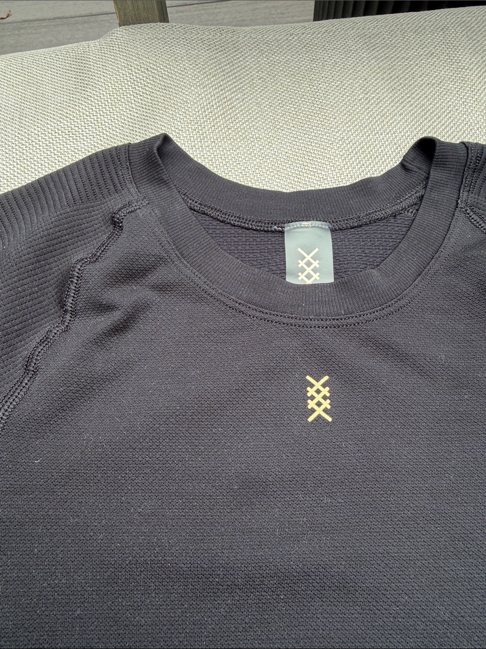 RHONE Black Breakaway seamless Crewneck Performance Tee  Size M